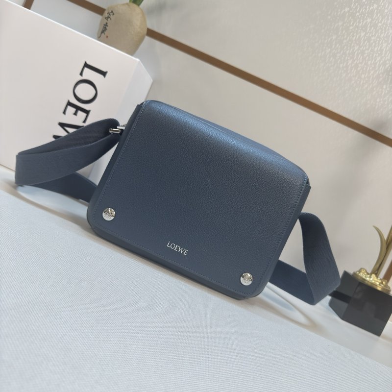 로에베 소프트 펠트 레더 메신저백 001-223690