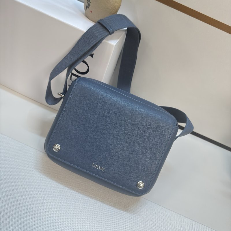 로에베 소프트 펠트 레더 메신저백 001-223690