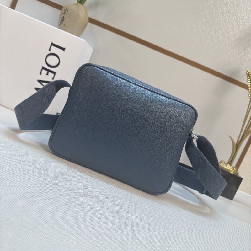 로에베 소프트 펠트 레더 메신저백 001-223690