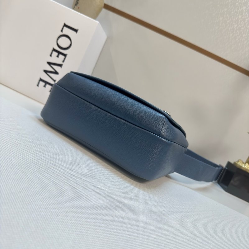 로에베 소프트 펠트 레더 메신저백 001-223690