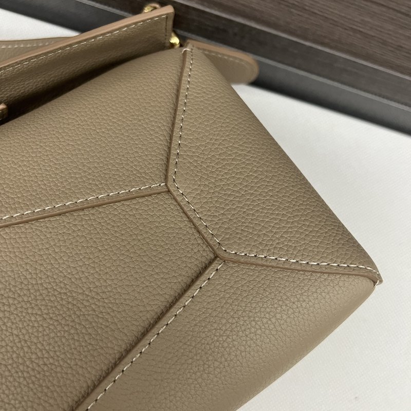 로에베 스몰 소프트 그레인 레더 퍼즐 백 001-223693
