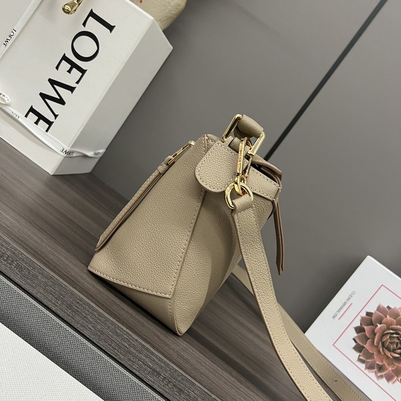 로에베 스몰 소프트 그레인 레더 퍼즐 백 001-223693