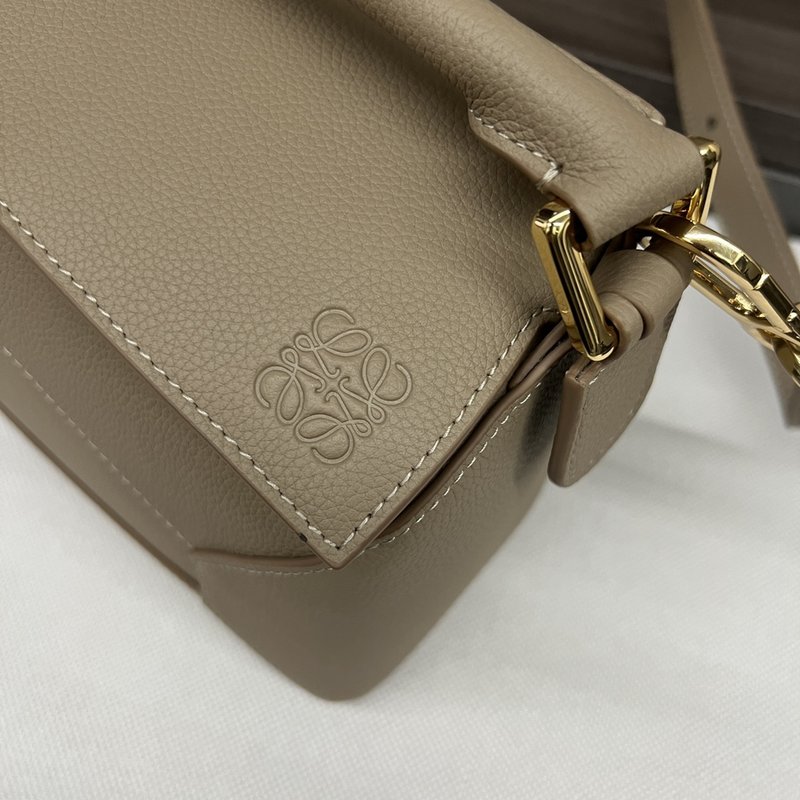 로에베 스몰 소프트 그레인 레더 퍼즐 백 001-223693