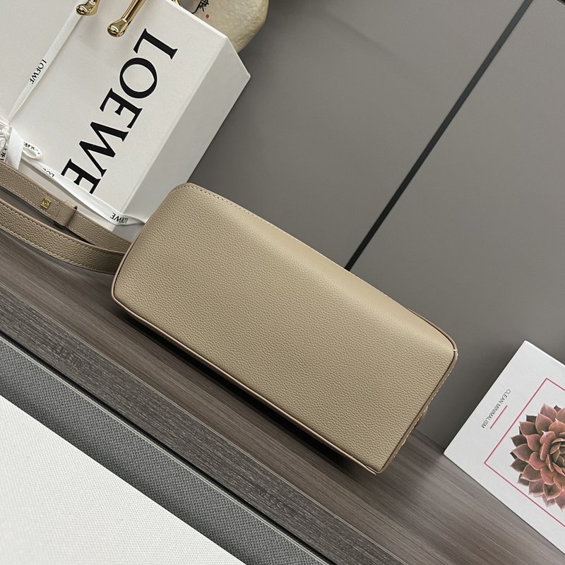 로에베 스몰 소프트 그레인 레더 퍼즐 백 001-223693
