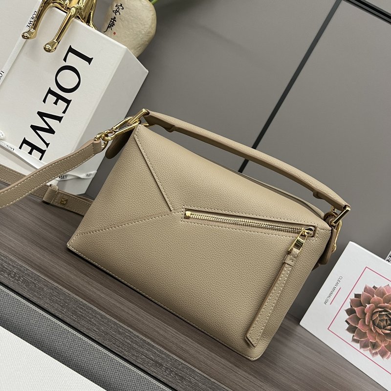 로에베 스몰 소프트 그레인 레더 퍼즐 백 001-223693