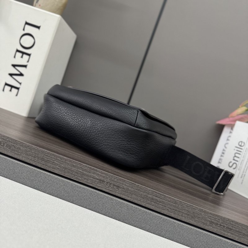 로에베 스몰 소프트 펠트 레더 메신저백 001-223695