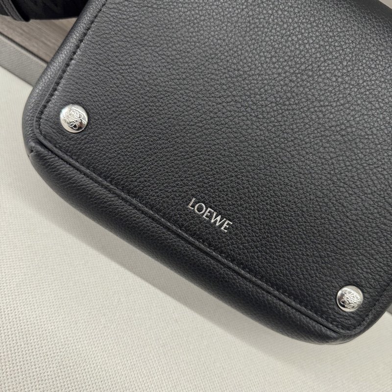로에베 스몰 소프트 펠트 레더 메신저백 001-223695