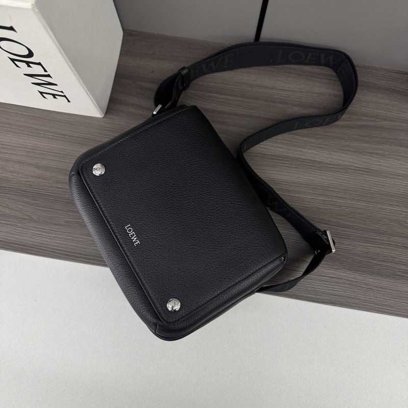 로에베 스몰 소프트 펠트 레더 메신저백 001-223695