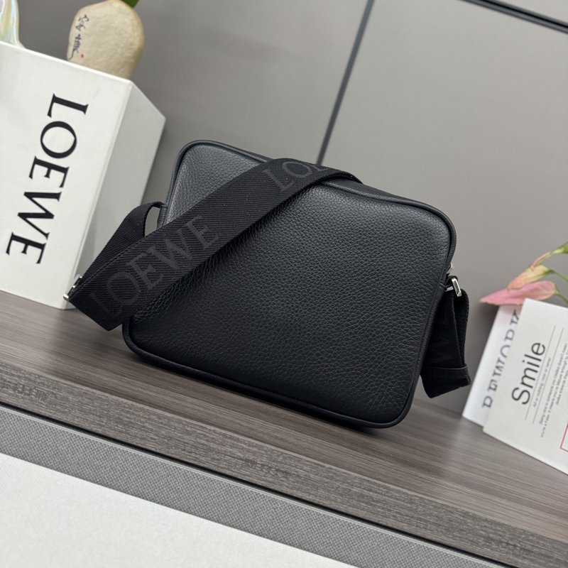 로에베 스몰 소프트 펠트 레더 메신저백 001-223695
