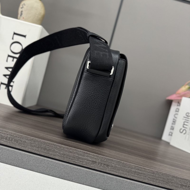 로에베 스몰 소프트 펠트 레더 메신저백 001-223695