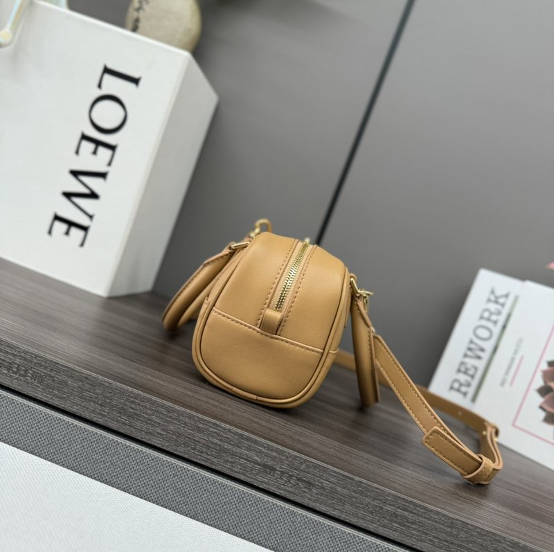 로에베 미니 아마조나 23 숄더백 001-223698