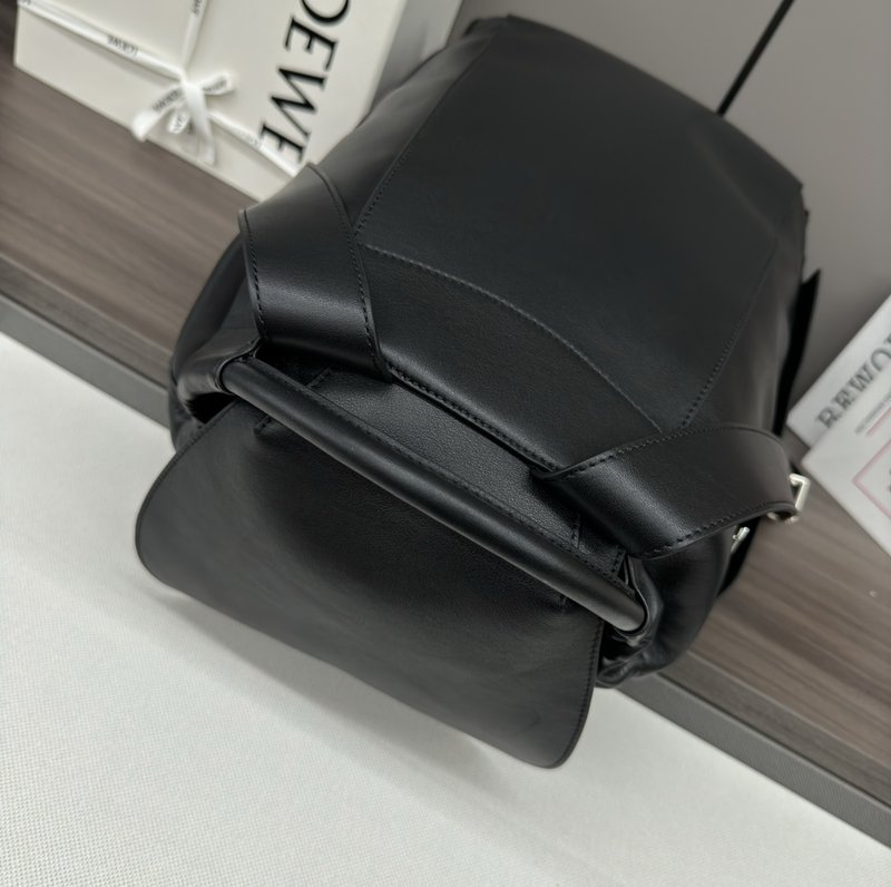 로에베 광택 소프트 카프스킨 플라멩코 백팩 001-223712