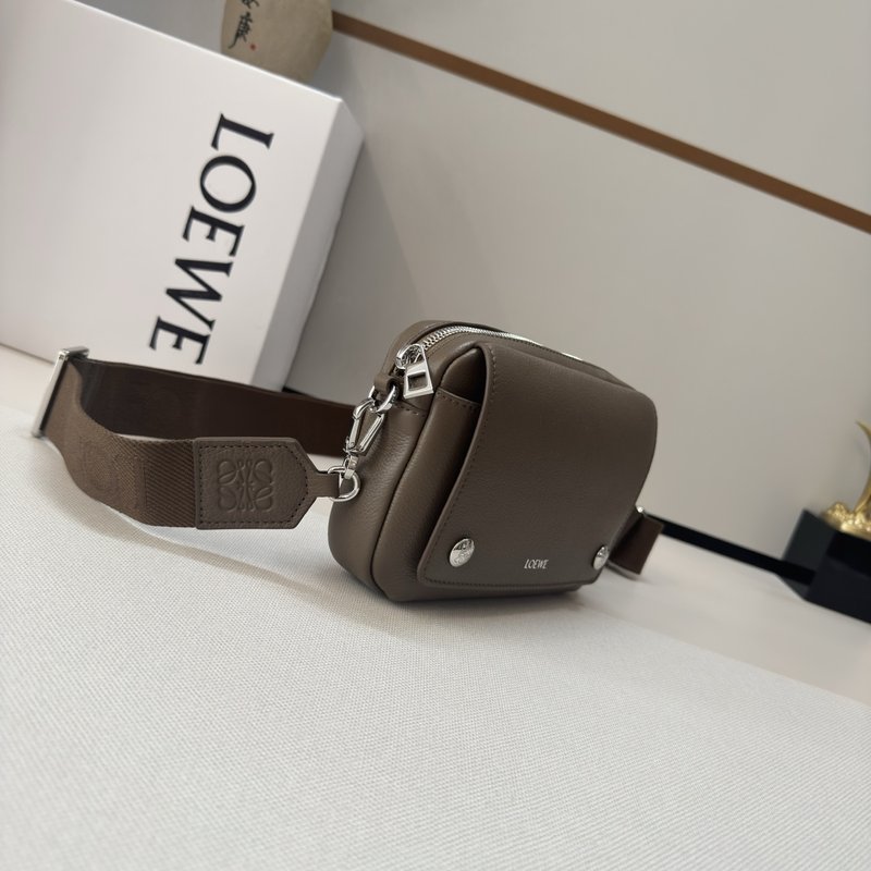 로에베 뉴 스몰 소프트 펠트 레더 메신저백 001-223765
