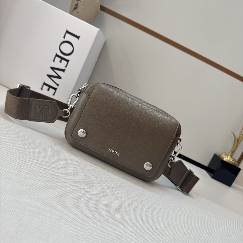 로에베 뉴 스몰 소프트 펠트 레더 메신저백 001-223765