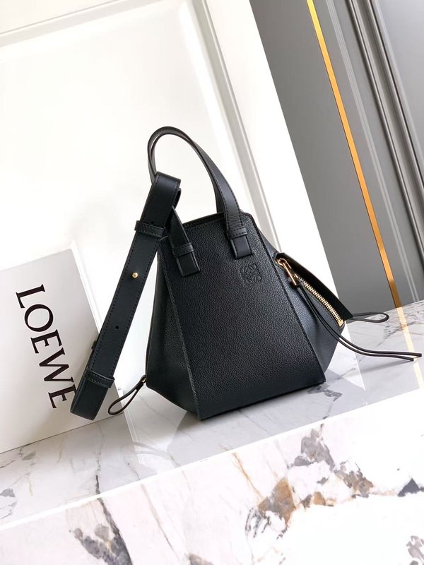로에베 해먹 숄더백 블랙 리치 그레인 001-223770