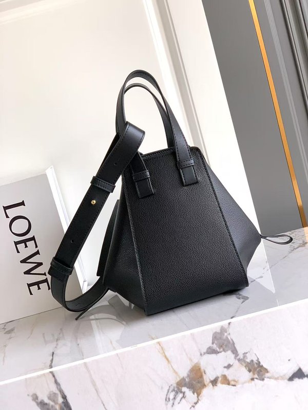 로에베 해먹 숄더백 블랙 리치 그레인 001-223770