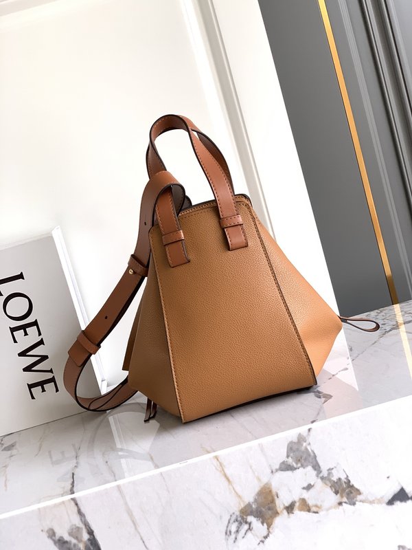 로에베 해먹 숄더백 카라멜 001-223771
