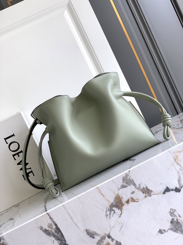 로에베 플라멩코 라지 클러치 백 001-223810