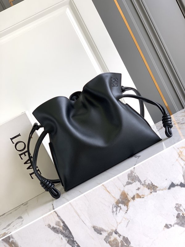 로에베 플라멩코 라지 클러치 백 001-223811