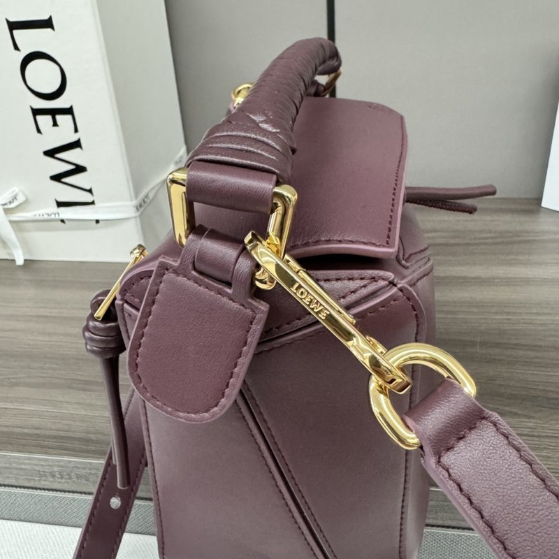 로에베 퍼즐 위빙 숄더백 001-223824