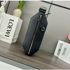 로에 클래식 카우하이드 슬링 백 001-223839
