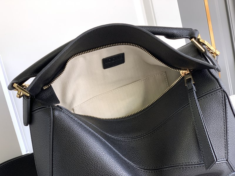 로에베 퍼즐 미디엄 블랙 리치문 가죽 핸드백 001-223869