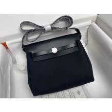 에르백 미니 20cm 블랙 실버 버클 핸드백 001-224134