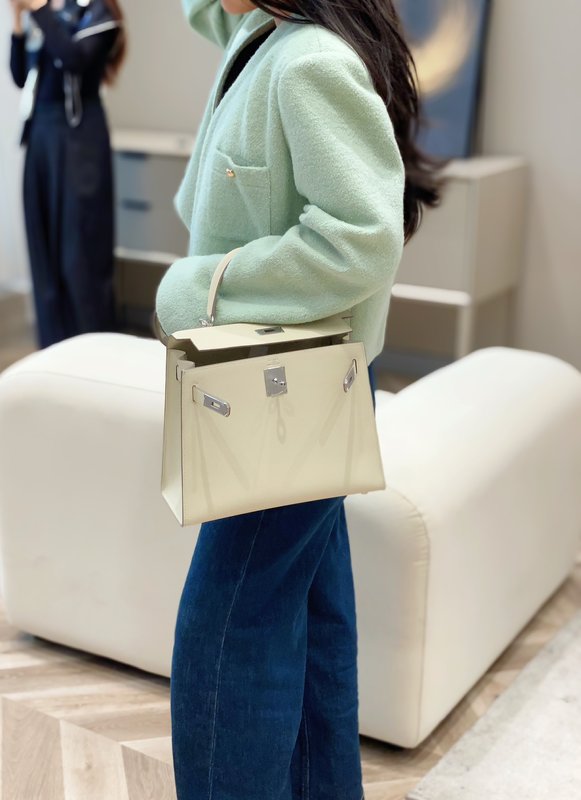 켈리 밀크 화이트 핸드백 001-224177