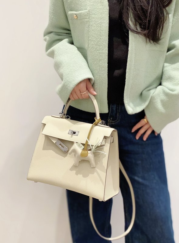 켈리 밀크 화이트 핸드백 001-224177