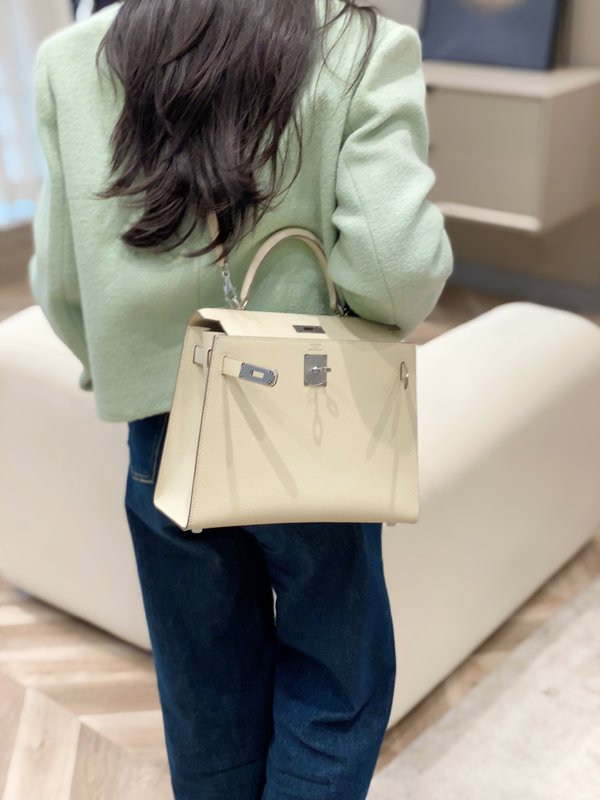 켈리 밀크 화이트 핸드백 001-224177
