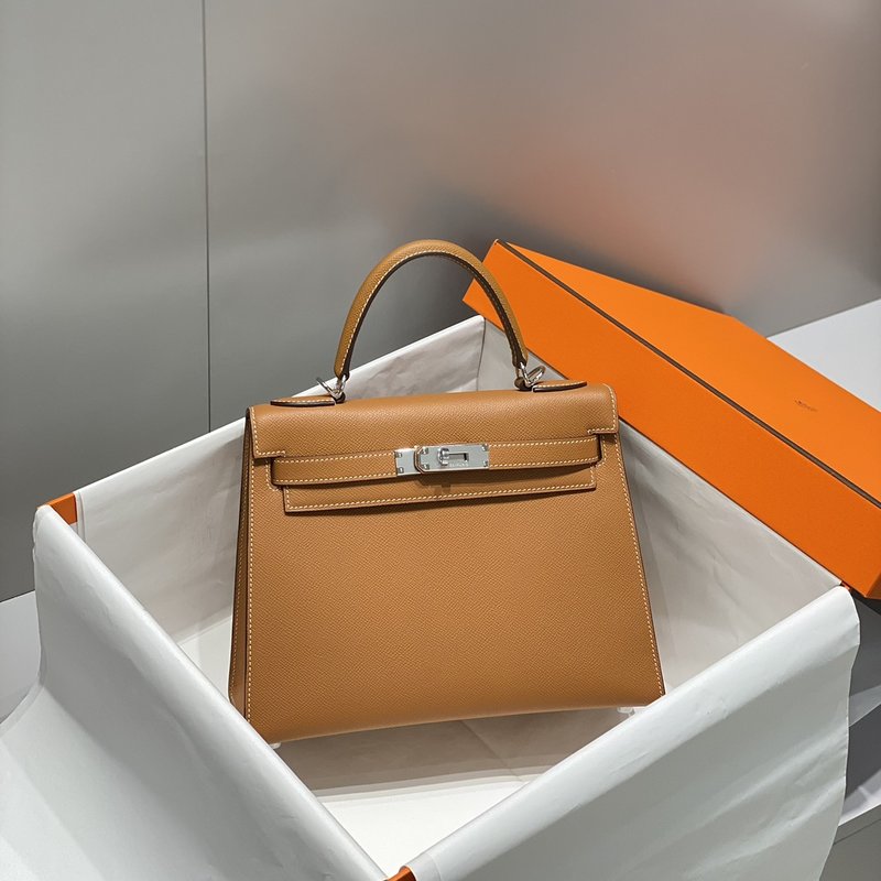 에르메스 켈리 25cm 골드 브라운 실버 하드웨어 핸드 001-224181