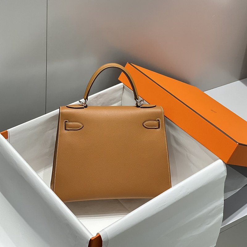 에르메스 켈리 25cm 골드 브라운 실버 하드웨어 핸드 001-224181