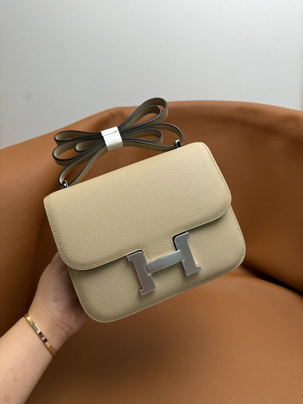 에르메스 콩상 19cm 윈드그레이 핸드백 001-224203