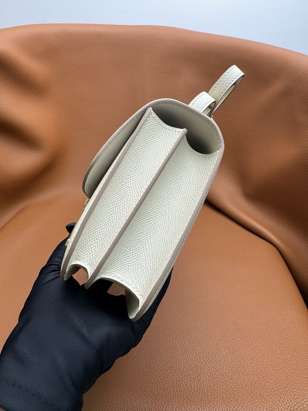 에르메스 콩콩 19cm 밀키백 핸드스티치 001-224309