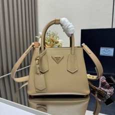 프라다 클래식 미니 토트백 001-224557