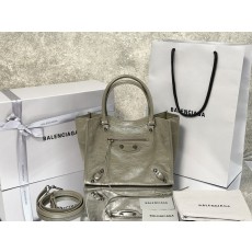 발렌시아가 클래식 여성 핸드백 001-224580