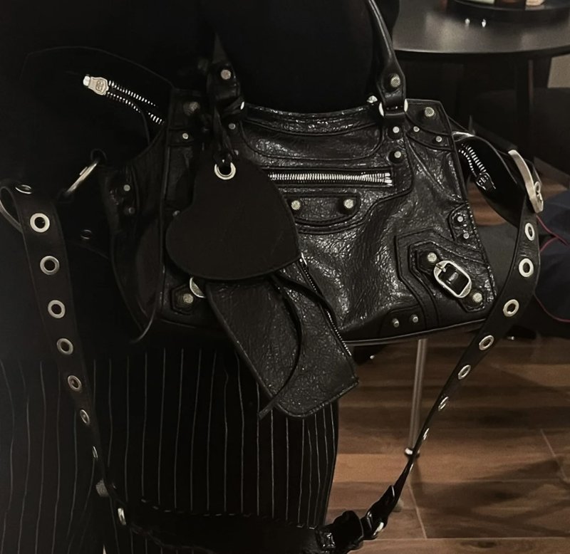 발렌시아가 클래식 사다리꼴 핸드백 001-224582