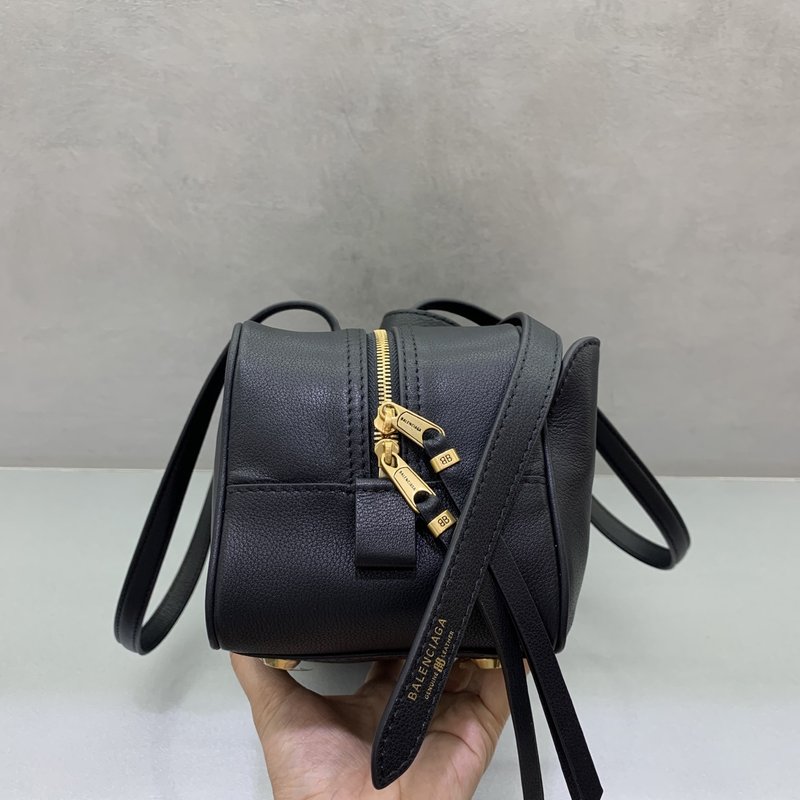 발렌시아가 볼링백 스몰 001-224591