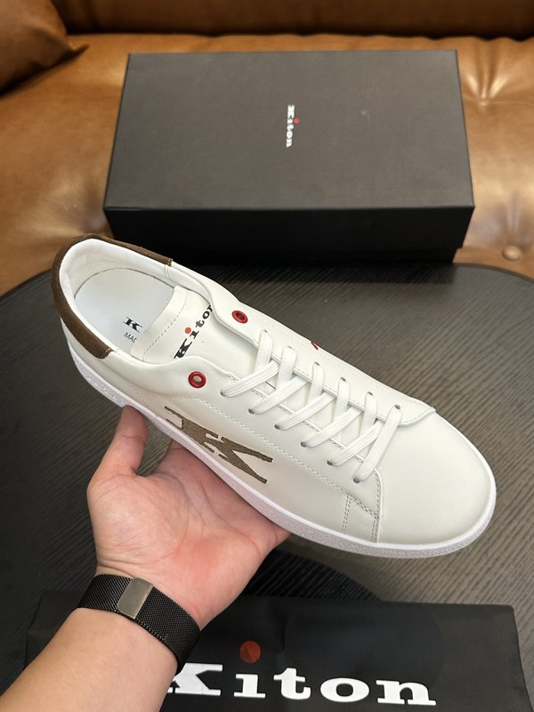 Kiton 남성 소가죽 운동화 001-224616