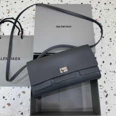 발렌시아가 플랩 클러치백 001-224662