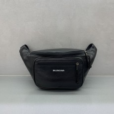 발렌시아가 소가죽 크로스바디 체스트백 001-224669