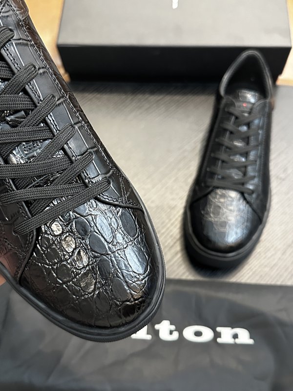 Kiton 남성 럭셔리 가죽 스니커즈 001-224723
