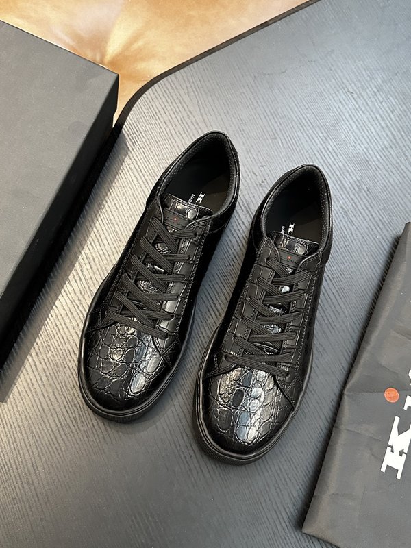 Kiton 남성 럭셔리 가죽 스니커즈 001-224723