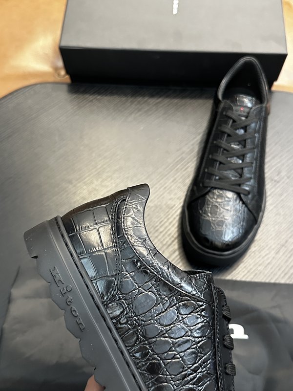 Kiton 남성 럭셔리 가죽 스니커즈 001-224723