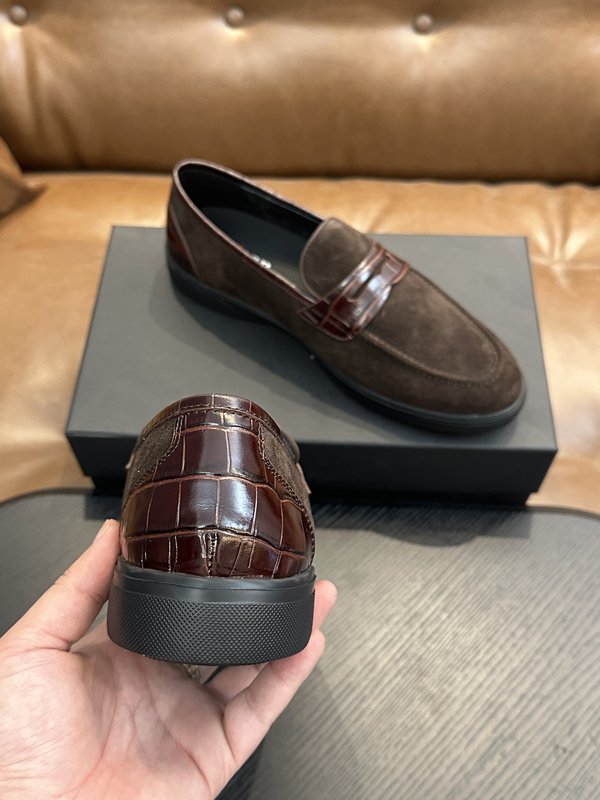 Kiton 남성 소가죽 운동화 001-224730