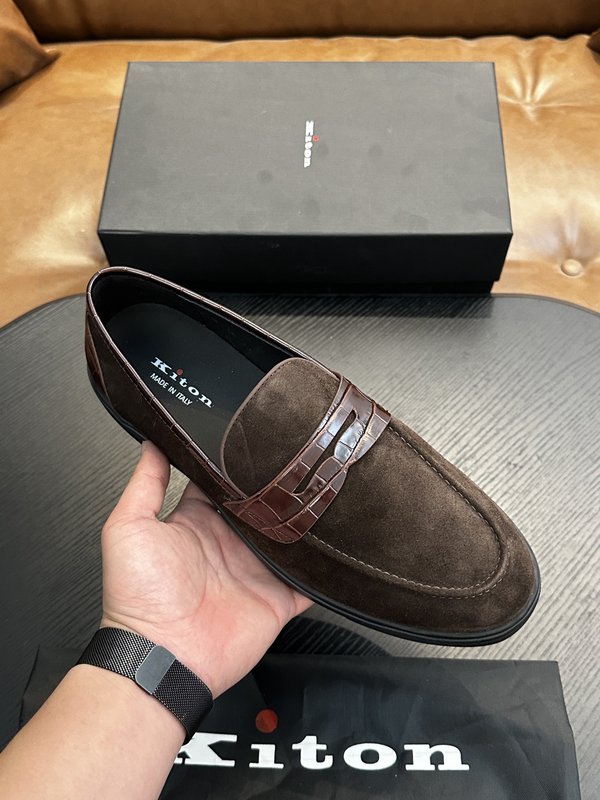 Kiton 남성 소가죽 운동화 001-224730