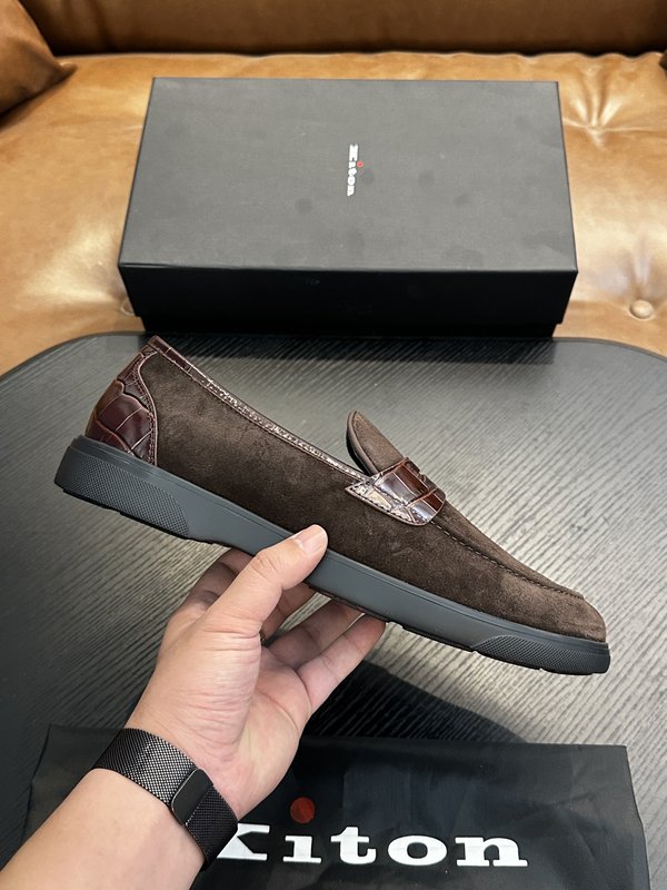 Kiton 남성 소가죽 운동화 001-224730