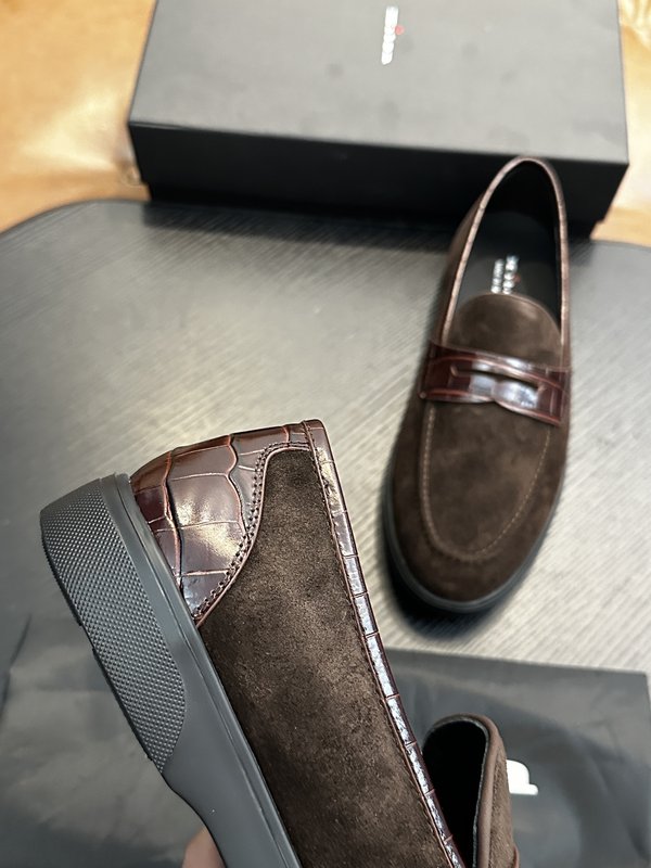 Kiton 남성 소가죽 운동화 001-224730