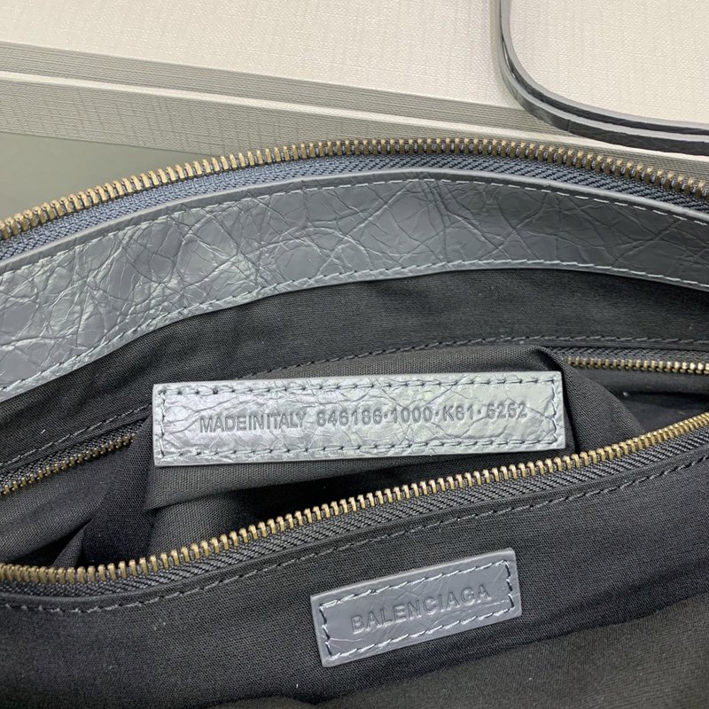 발렌시아가 시티 모토 오일드 레더 숄더백 001-224762