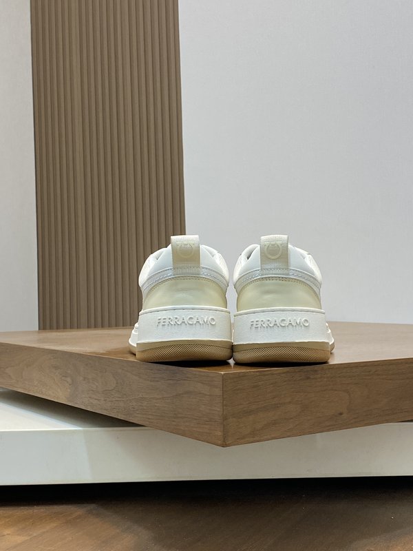 페라가모 나파 가죽 캐주얼 스니커즈 001-224974